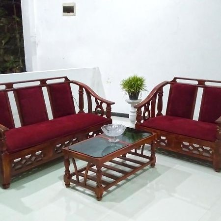 Akoya Pearl Hotell Ratnapura Exteriör bild