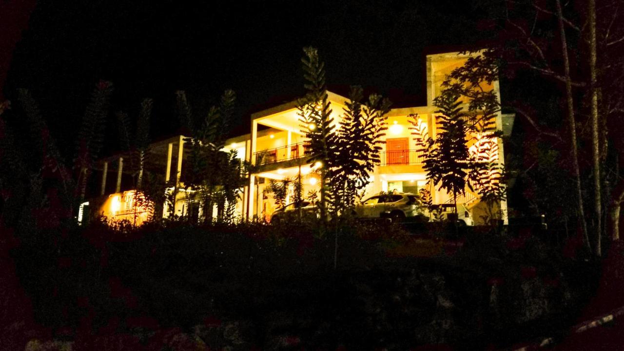 Akoya Pearl Hotell Ratnapura Exteriör bild