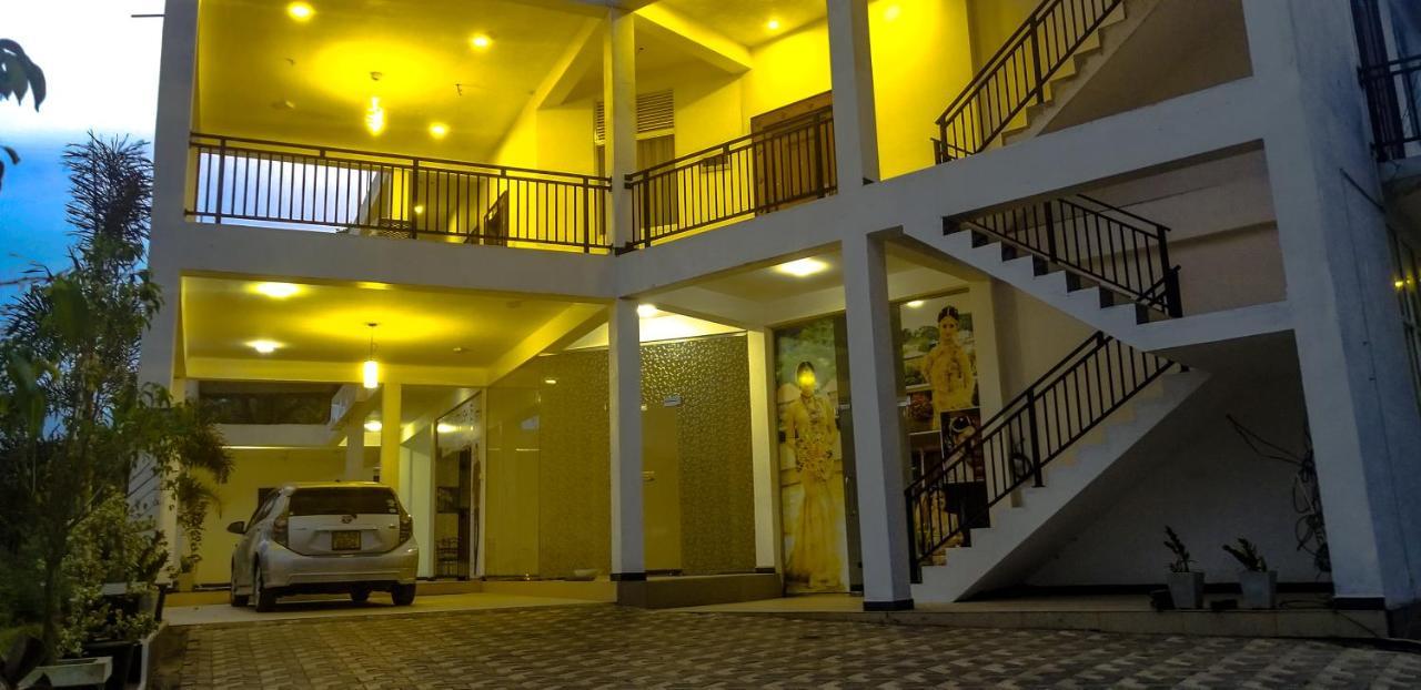 Akoya Pearl Hotell Ratnapura Exteriör bild