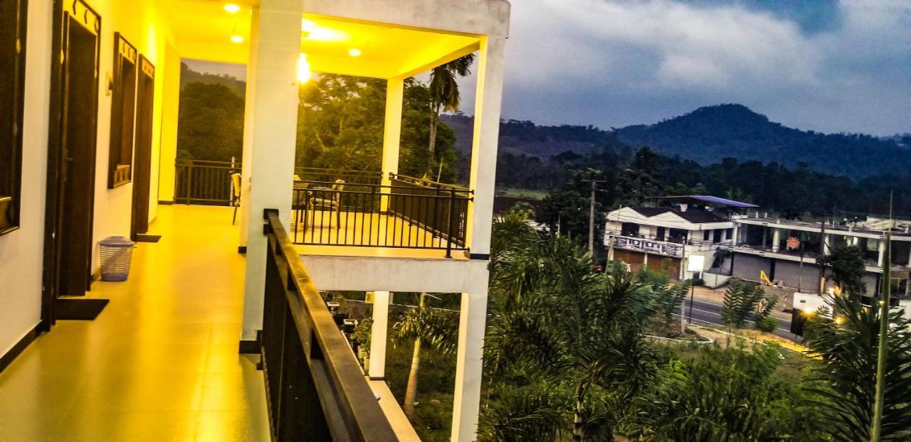 Akoya Pearl Hotell Ratnapura Exteriör bild