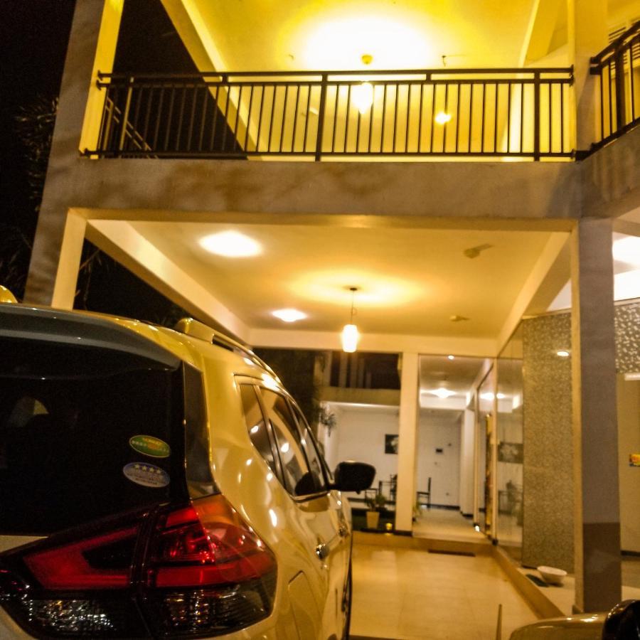 Akoya Pearl Hotell Ratnapura Exteriör bild