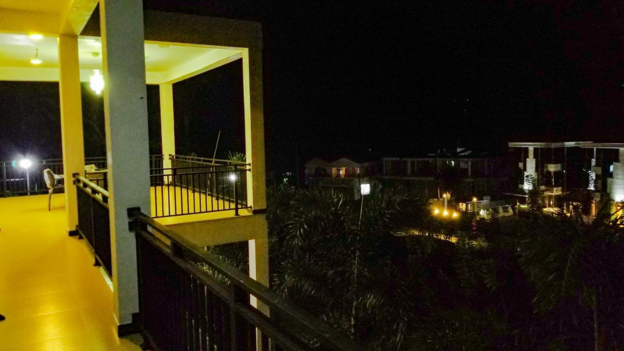 Akoya Pearl Hotell Ratnapura Exteriör bild