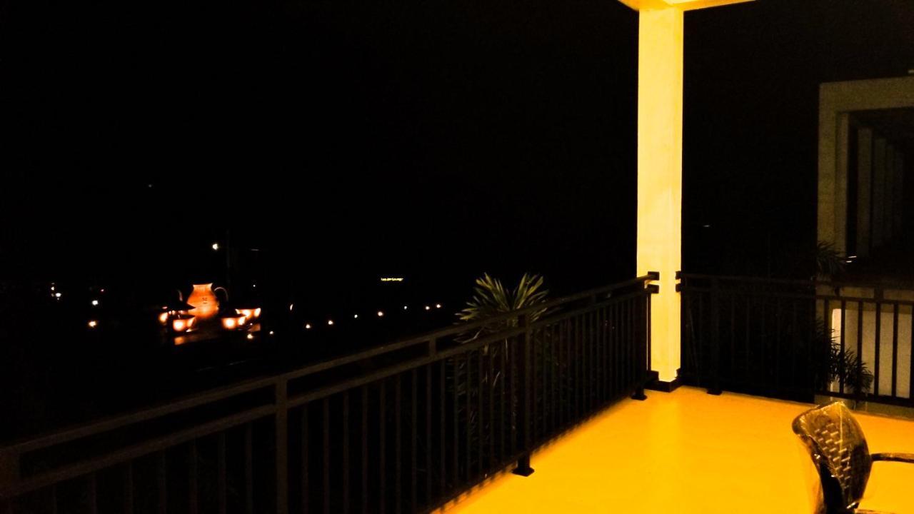 Akoya Pearl Hotell Ratnapura Exteriör bild