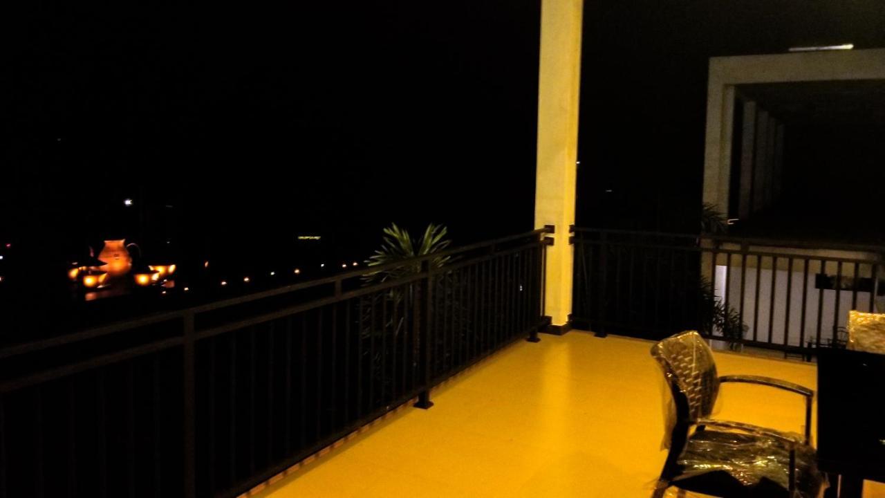 Akoya Pearl Hotell Ratnapura Exteriör bild