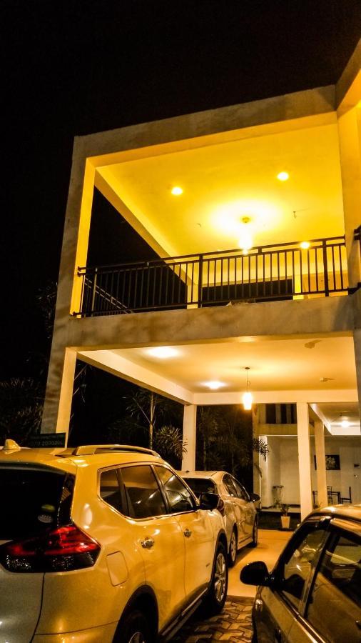 Akoya Pearl Hotell Ratnapura Exteriör bild