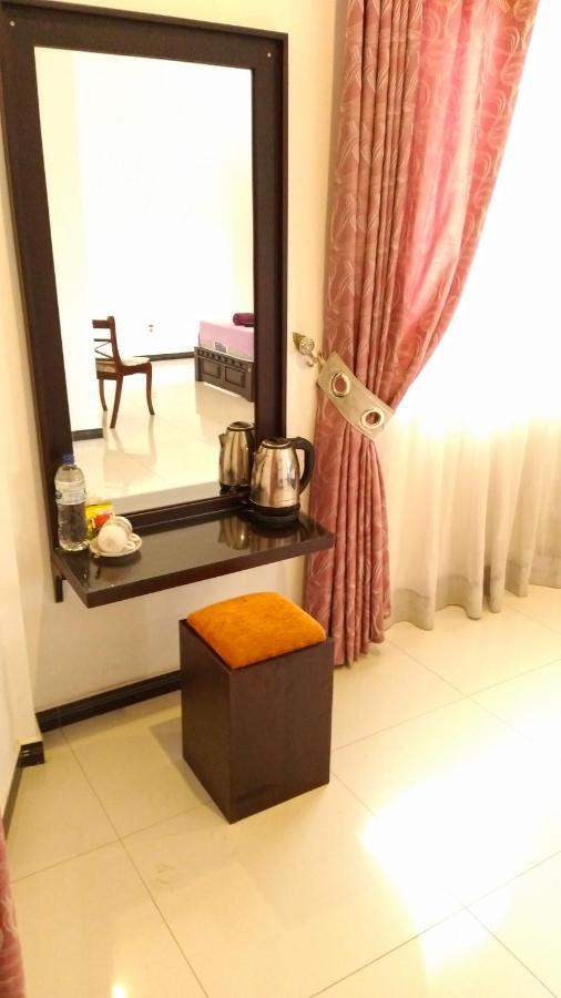 Akoya Pearl Hotell Ratnapura Exteriör bild