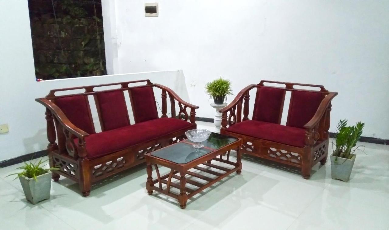 Akoya Pearl Hotell Ratnapura Exteriör bild