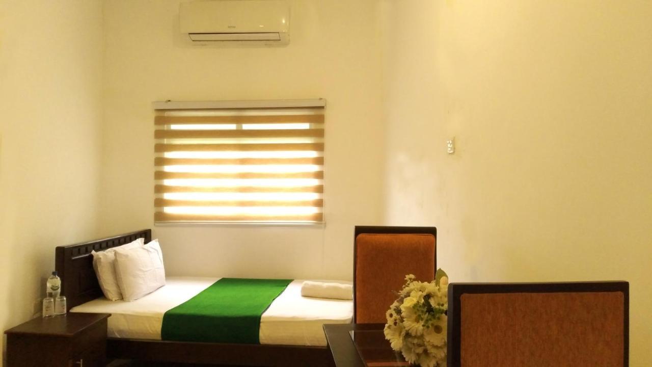 Akoya Pearl Hotell Ratnapura Exteriör bild