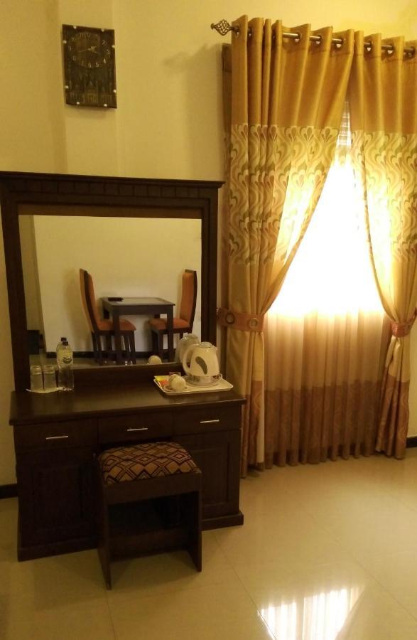 Akoya Pearl Hotell Ratnapura Exteriör bild