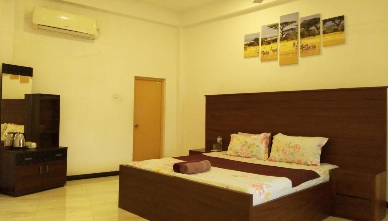Akoya Pearl Hotell Ratnapura Exteriör bild