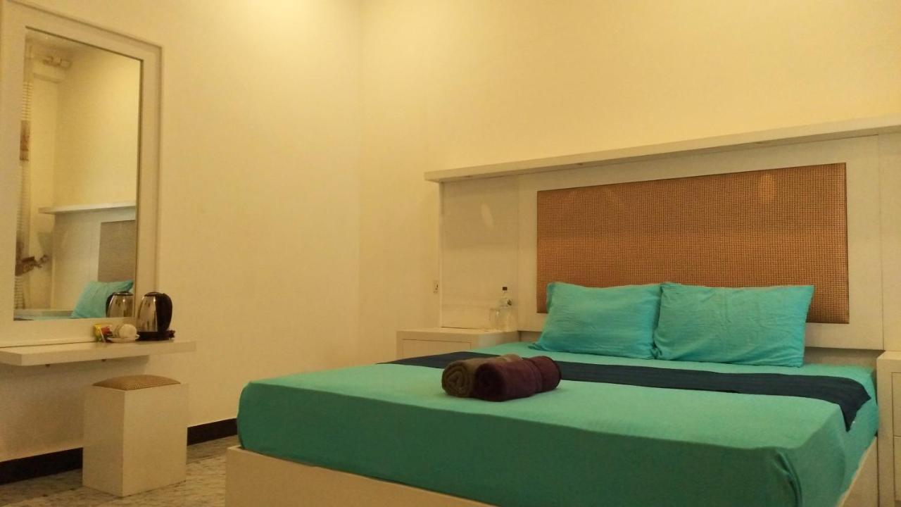 Akoya Pearl Hotell Ratnapura Exteriör bild