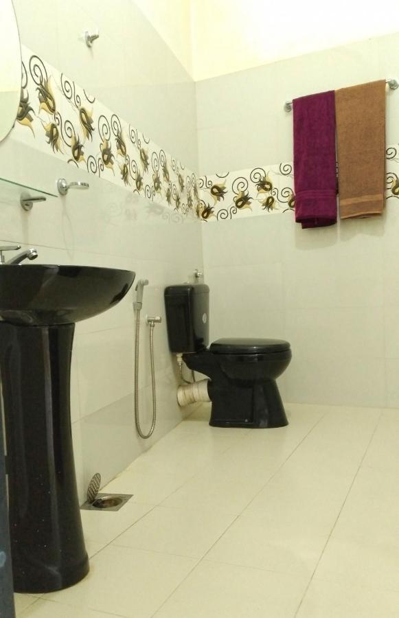 Akoya Pearl Hotell Ratnapura Exteriör bild