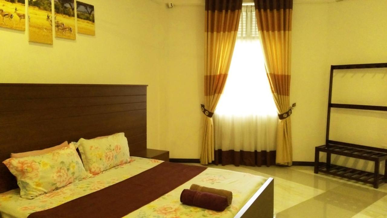 Akoya Pearl Hotell Ratnapura Exteriör bild