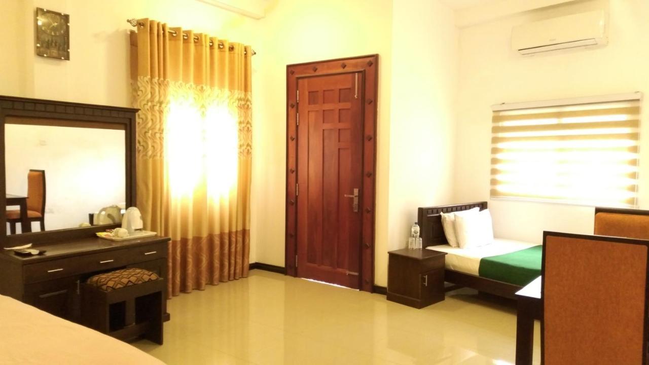 Akoya Pearl Hotell Ratnapura Exteriör bild